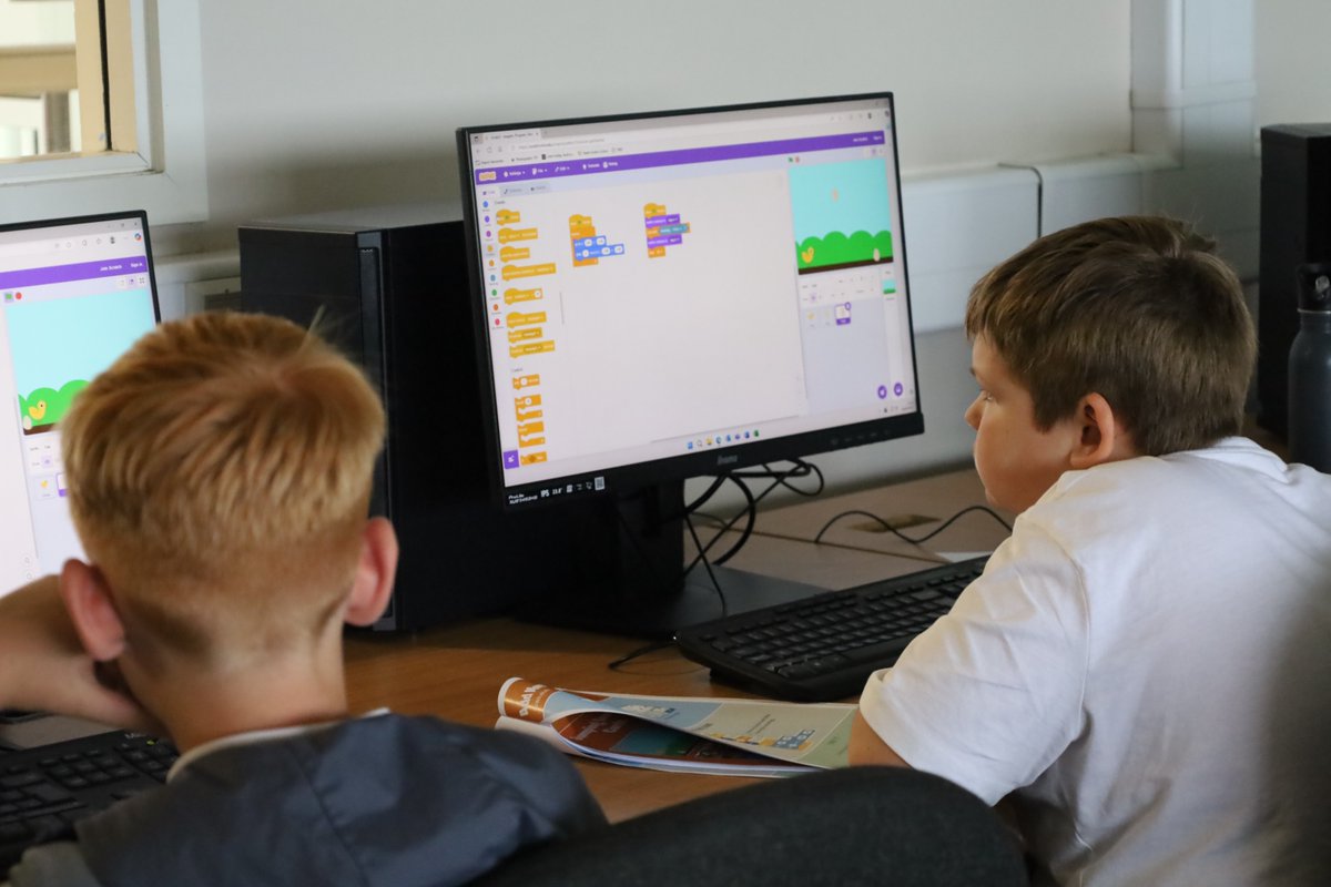 Another year, another round of discovery days completed for local primary schools🎉

Pupils recently enjoyed taking part in a series of taster sessions in Art &amp; Design, Computing, Construction, Hair &amp; Beauty and Sport 🎯 

Read more about it, here👉 ow.ly/8h9F50WqxfF