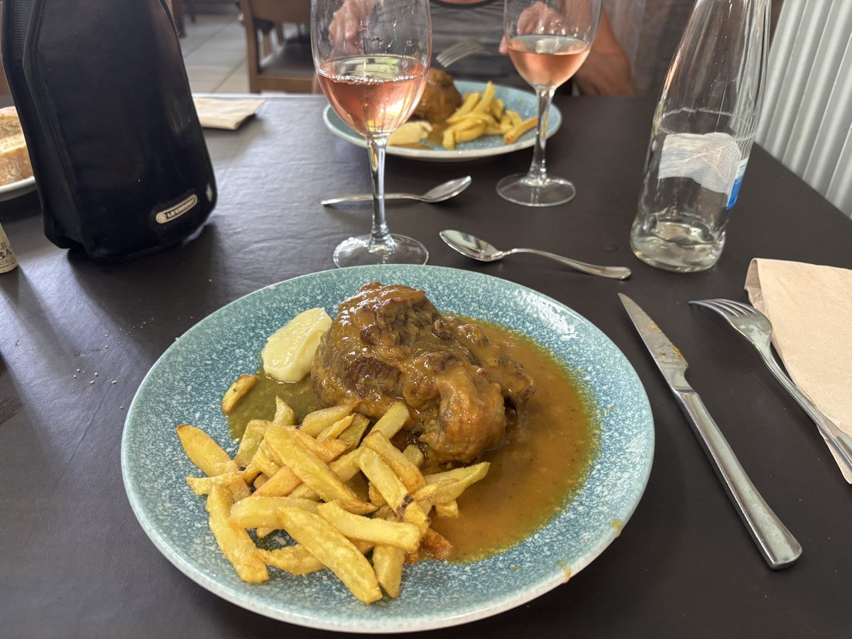 Avui després d'una remullada al Patí Vic, hem aprofitat per anar fer una paella d'arròs i quelcom més. 😜😜😜 #SOMI #Vic