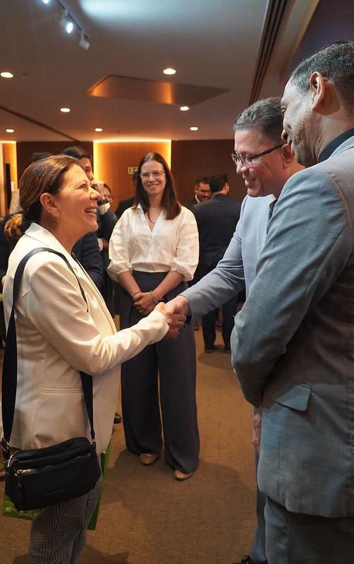 EmbEspBrasil's tweet image. Ontem, a Embaixadora participou do evento &quot;Rondônia Day Tour&quot;, sediado pelo @MTurismo

O governador Marcos Rocha @gov_rondonia apresentou sua programação para inserir Rondônia no cenário internacional e impulsionar o potencial turístico do Estado