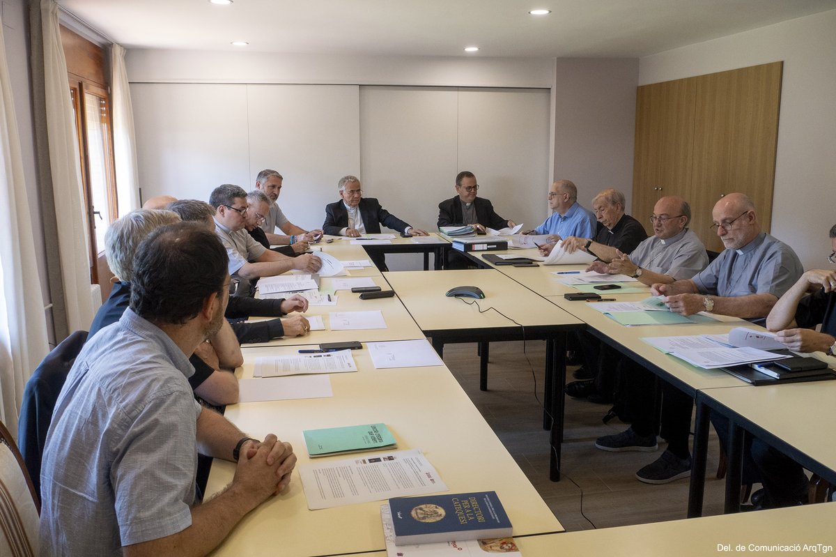 "Juntament amb el Sr. Eloi Aran, cap de l’àrea d’identitat i missió de la Fundació Escola Cristiana de Catalunya, han presentat el projecte d’un material destinat a l’acompanyament ..." l'#EscolaCristiana present al comunitat dels bisbes <a href="/giecatalunya/">Giec Tarraconense</a> 👉tuit.cat/sEcvv