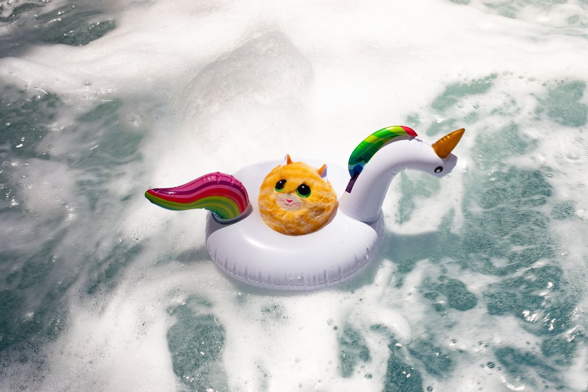 TyInc's tweet image. Bouncers are making waves this summer! 💦
Here’s why kids can’t get enough:
✨ Outdoor fun that gets them moving
🎨 Sparks creativity with endless game ideas
🤝 Brings friends together for playing
Let the bouncing begin!