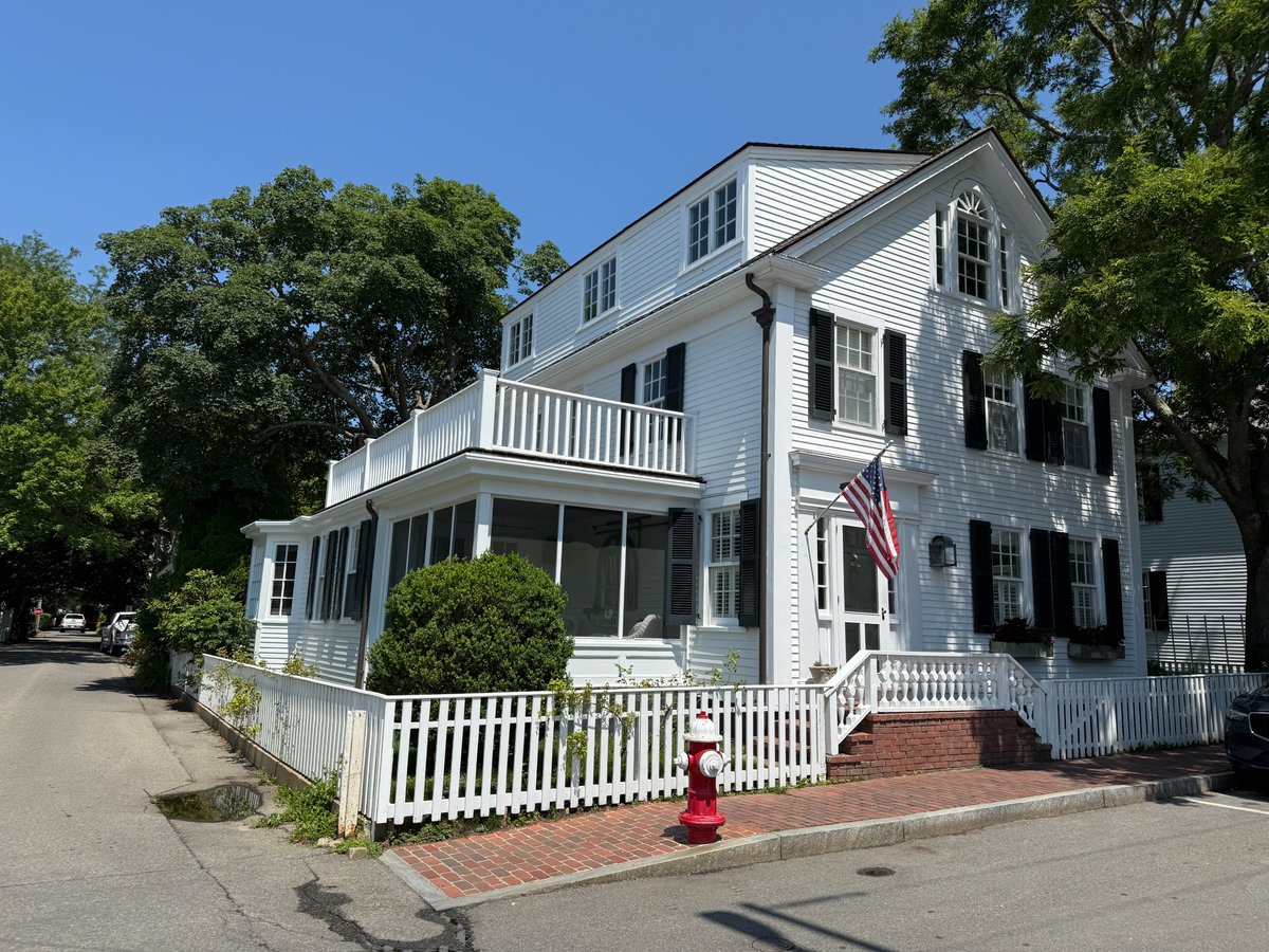 robbloomcw's tweet image. Last week, I was walking around Amity. Just saying. #JAWS #JAWS50