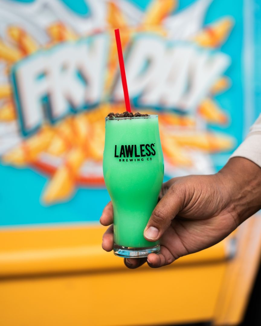 Sip, smile, repeat 🥤✨

The perfect refreshment to pair with your fry day.

#frydayfoodtruck #loadedfries #frydayeats #lafoodie #foodtruckfinds