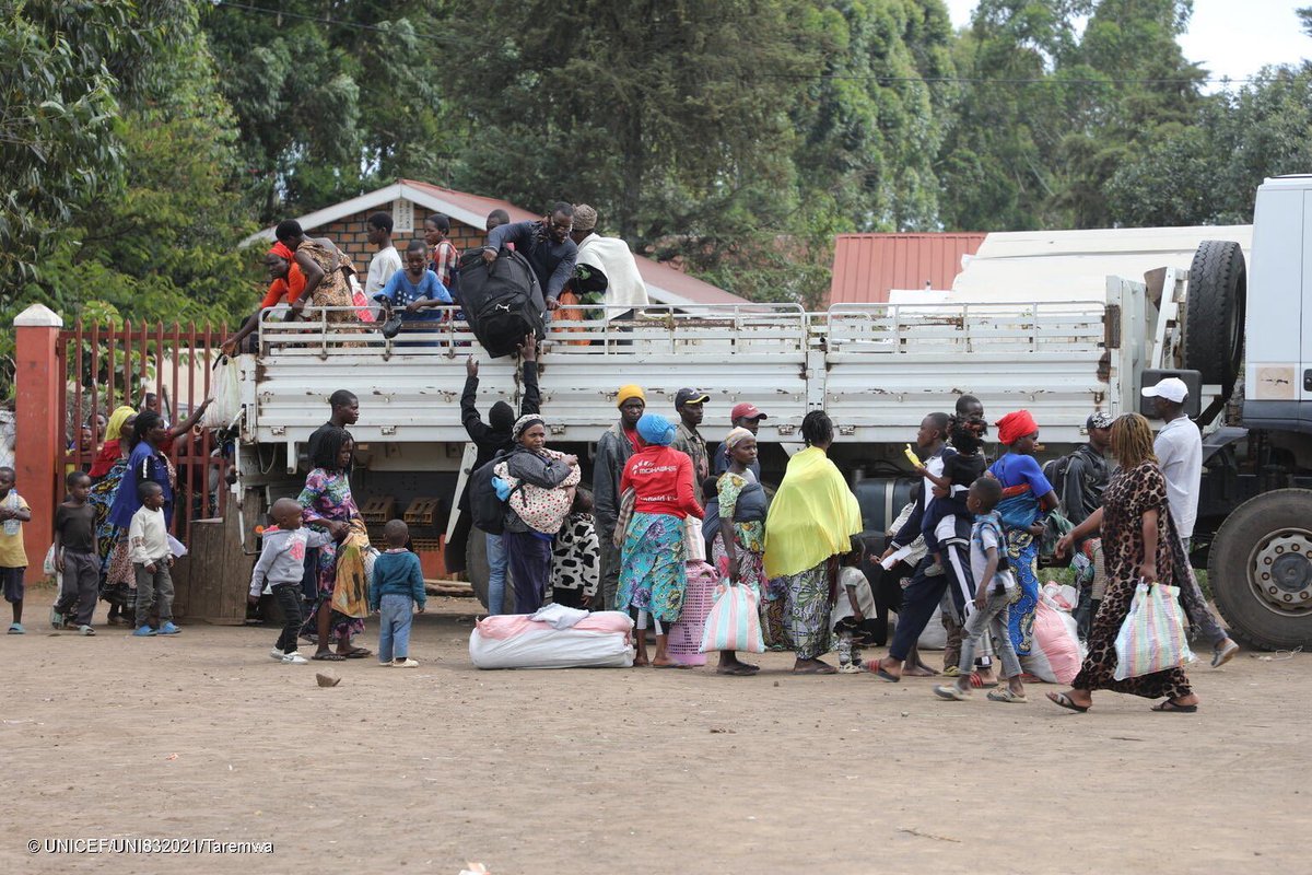 UNICEFUganda's tweet photo. 🇺🇬 Uganda hosts 1.93M+ refugees and asylum-seekers—the largest refugee population in Africa.

About 1 million are children.

Many flee unimaginable violence due to conflict in neighboring countries .

Every child deserves safety, care, and dignity.  #WithRefugees https://t.co/TbRZXriahH