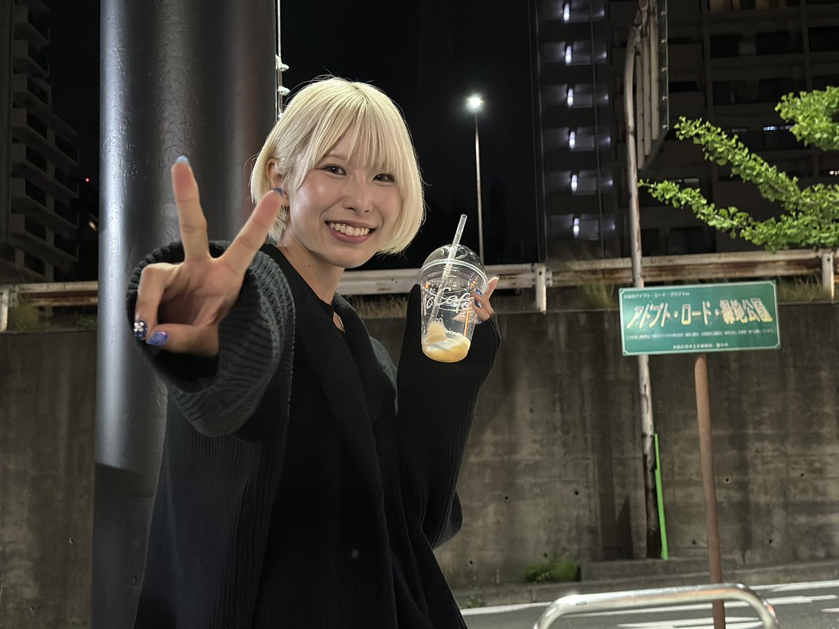 しっかり者のあなたには
いろいろ助けられました
はちがつが終わった後は
らくな道のりじゃないかも知れないけど
えがおが素敵なあなたには
みんなを幸せにする力があると思います！

お誕生日おめでとうございます！！！

#ねぇねぇえみち
#椎原えみ生誕祭2025