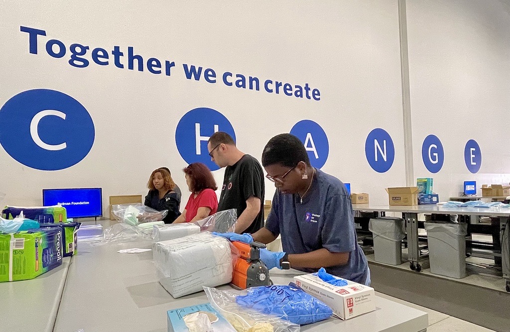 TXDIAPERBANK's tweet image. Grateful for this incredible group who has been volunteering with us for years! 💙
Their continued dedication helps us get essential supplies into the hands of families who need them most. Thank you for being part of the Texas Diaper Bank family!
#VolunteerAppreciation