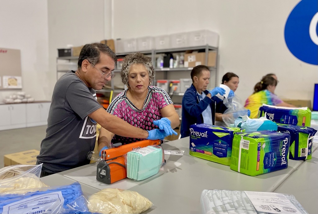 TXDIAPERBANK's tweet image. Grateful for this incredible group who has been volunteering with us for years! 💙
Their continued dedication helps us get essential supplies into the hands of families who need them most. Thank you for being part of the Texas Diaper Bank family!
#VolunteerAppreciation