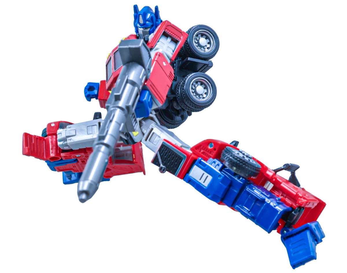 “We’ve suffered losses, but we’ve not lost the war.”

What so you give him out of ten? 

📸 Transformers Generations Volvo VNR 300 Optimus Prime