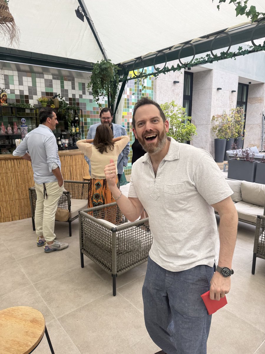 Spotted <a href="/LordGrimdark/">Joe Abercrombie</a> <a href="/BrandSanderson/">Brandon Sanderson</a>