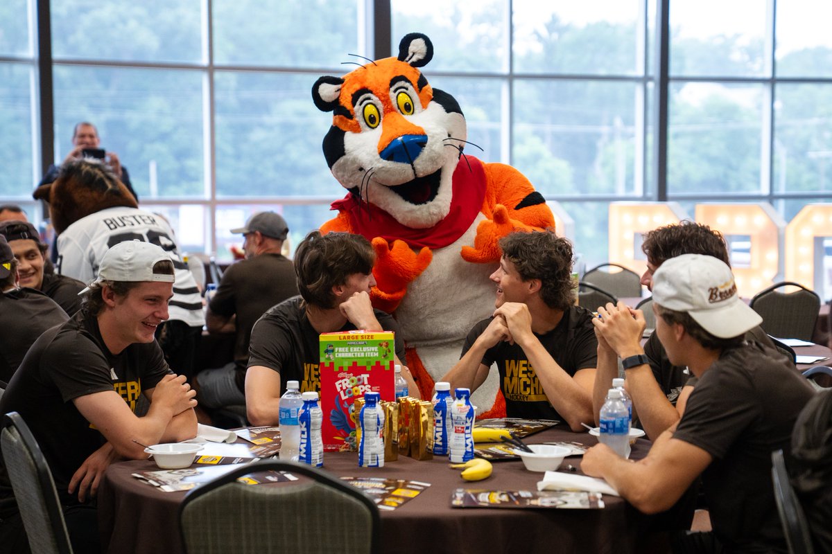 WMUBroncos's tweet image. Started the day right with a Kellogg's breakfast๐๐ฅฃ
#BroncosReign