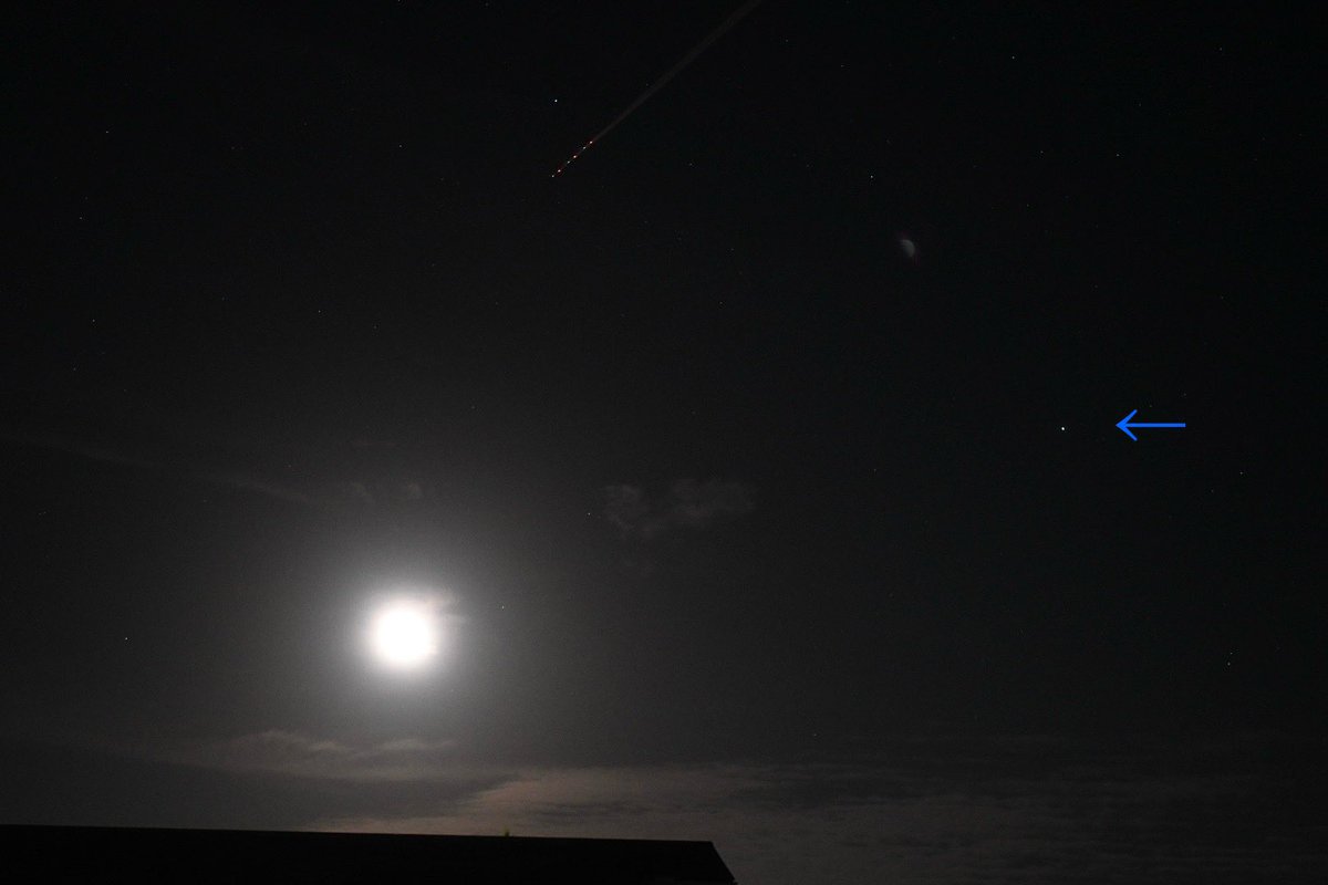 echigon4's tweet image. 薄雲越しながら久しぶりの月夜✨
近くには #土星
3週間もラブラブだったのに最後にやっとギリギリ収められた #土星と海王星大接近🔭👀(40倍)
朝9:38に #下弦 迎える月は #地球照 も🌗
#いまつき #いまそら #月齢22.2