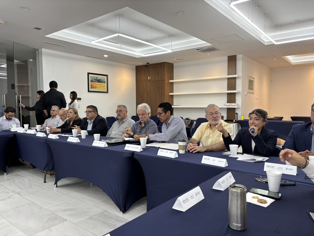 En reunión de <a href="/ConsejoINCIDE/">Revista INCIDE</a> analizando la situación de agua en Hermosillo, grave la situación