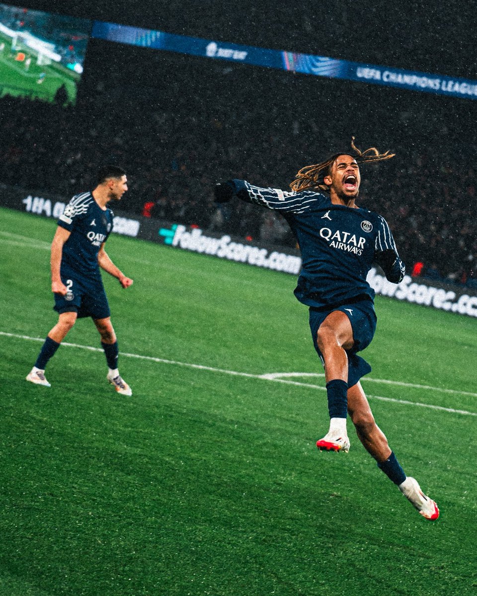 Paristeamfr's tweet photo. Cette image dans notre coeur ❤️💙 c'est là où notre rêve a démarré... https://t.co/K9hBHW0TVM