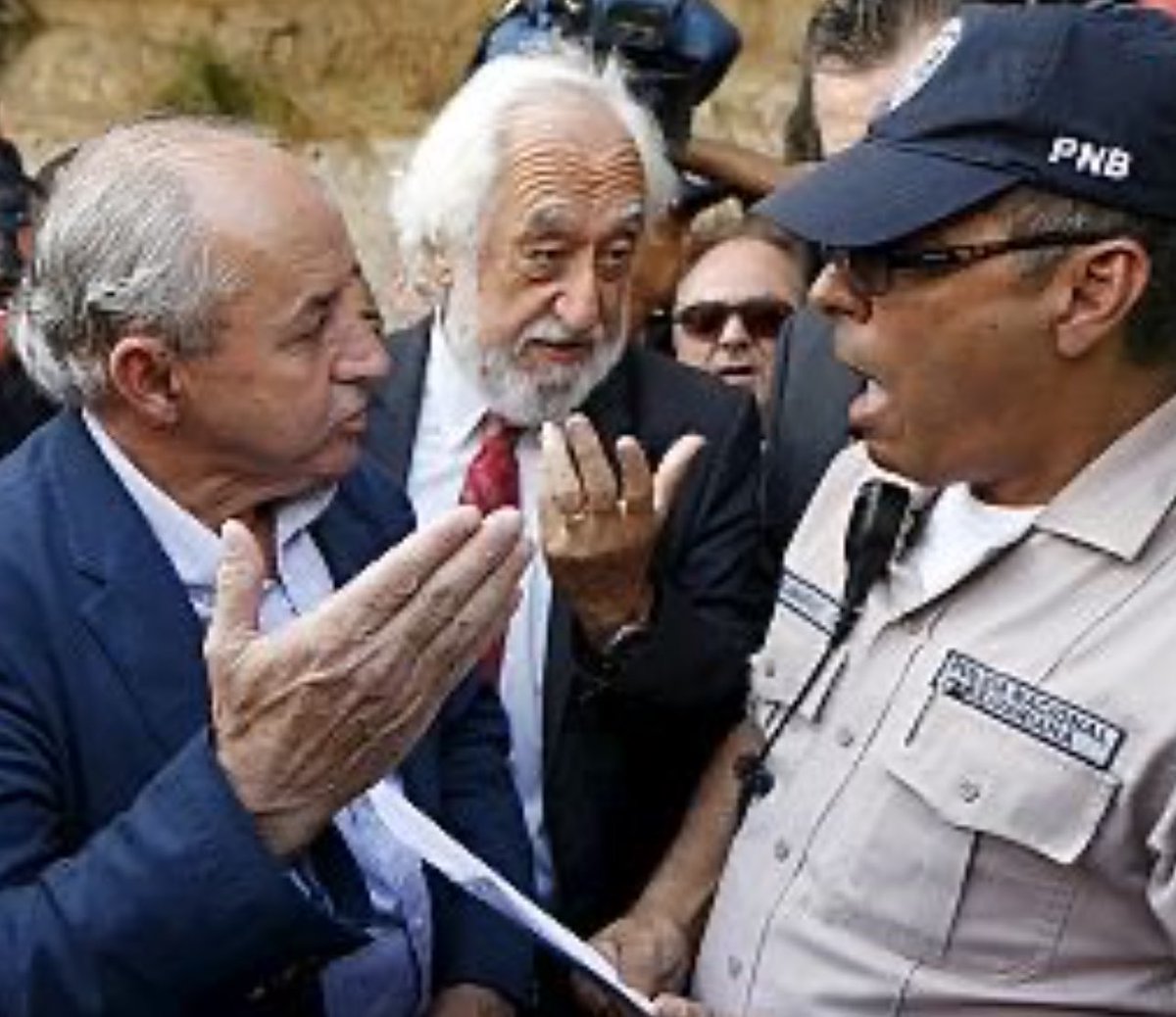 Hoy ha partido mi querido amigo Dionisio García Carnero. Es una pérdida que duele mucho. Dionisio fue un incansable aliado de la causa democrática venezolana, incondicional como pocos, siempre con una disposición increíble para apoyarnos y acompañarnos a través de su liderazgo