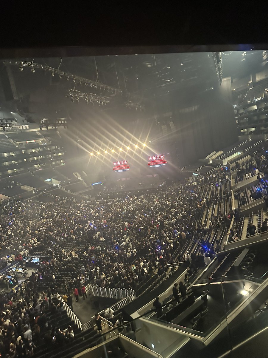 lope58079's tweet photo. I went to the Ado concert in LA and it was peakkk!! My first Ado concertttt!! #Ado #AdoHibana_LosAngeles #AdoHibana #AdoWorldTour2025 #AdoConcert #AdoWorldDomination https://t.co/QM17HldLfi