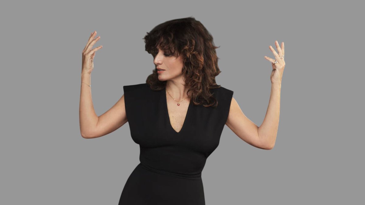 atonalweb's tweet image. De Via con me a Il mondo, @Chiaracivello reescribe la canción italiana en clave jazz y bossa.En Canzoni versiona a Paolo Conte, Morricone o Vasco Rossi con alma cosmopolita y producción de lujo. Artículo de Alicia Pérez-Manglano.
atonal.net/chiara-civello…
#ChiaraCivello #Canzoni