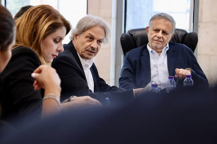 📸 مقتطفات من الجلسة التي عقدها معهد السياسة والمجتمع مساء اليوم حول تطورات الجنوب السوري والاعتبارات الاستراتيجية الأردنية بمشاركة عدد من السياسيين والخبراء العسكريين والأكاديميين السوريين والأردنيين، ابتدء بدايةً عمار قحف، المدير التنفيذي لمركز عمران للدراسات الاستراتيجية