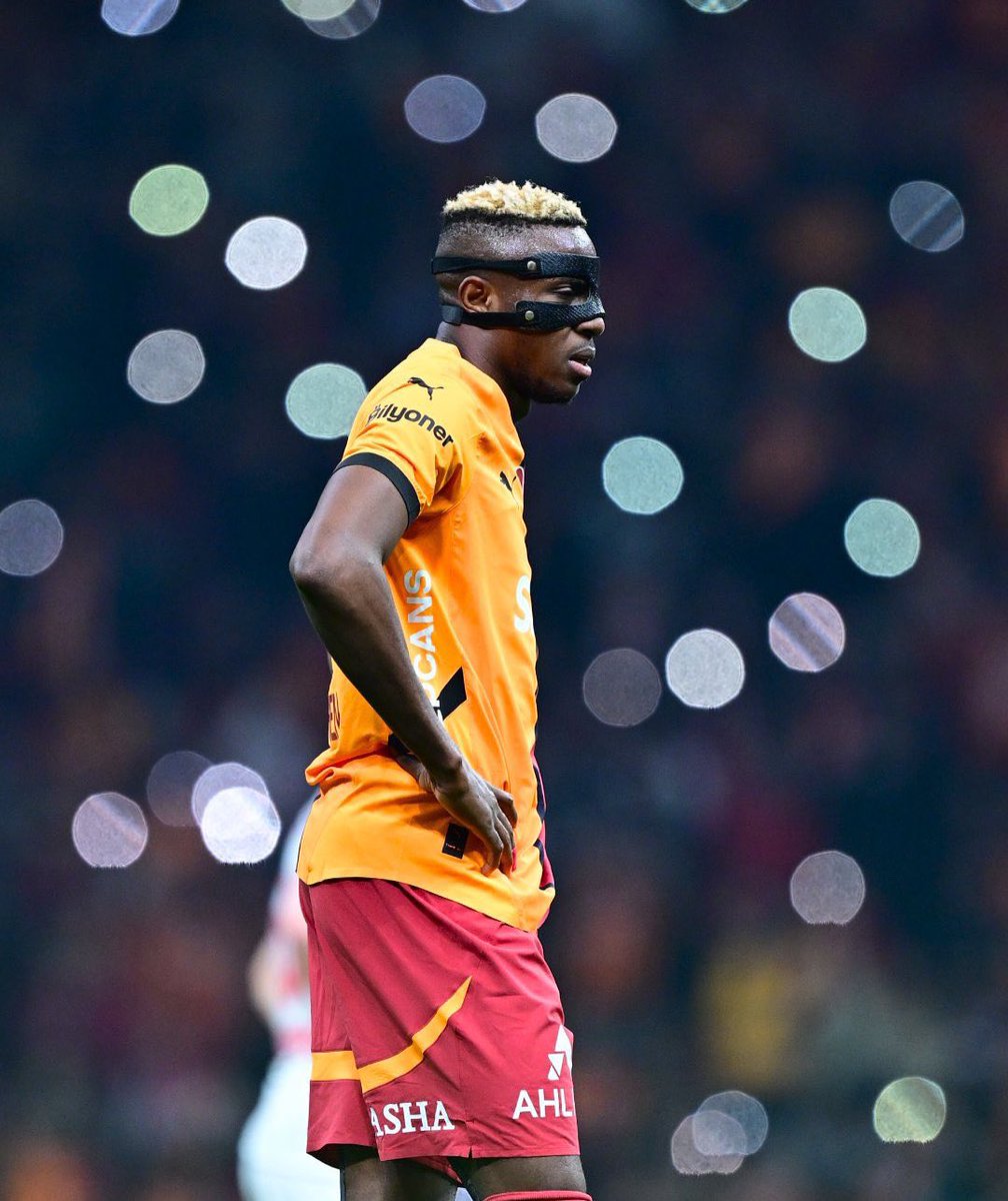 SSCNapoli_TR's tweet photo. 🎙️(@yagosabuncuoglu) : Galatasaray ve Napoli, banka teminatı ve ödeme planı konusunda anlaşmaya vardı. 75 milyon euroluk bonservis bedelinin 40 milyon euro peşin ödenecek. Kalan kısmı ise taksitler halinde ödenecek. Galatasaray, Victor Osimhen'i kadrosuna katmaya çok yakın! https://t.co/piESiyRTTf