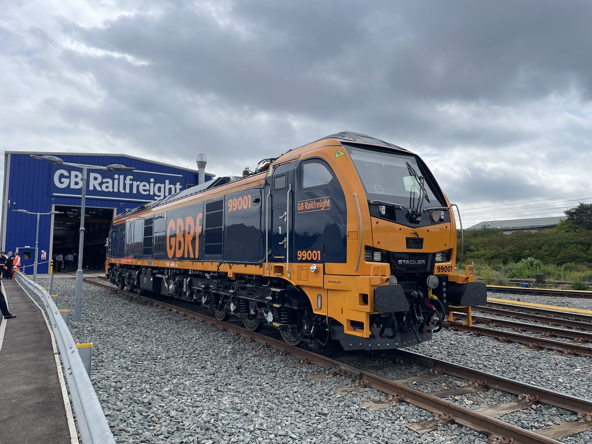 SimonZev's tweet image. A brilliant afternoon thanks to @GBRailfreight with the launch of the Class 99, a very exciting prospect for the future rail and freight
#RailFreight #GBRf #Class99