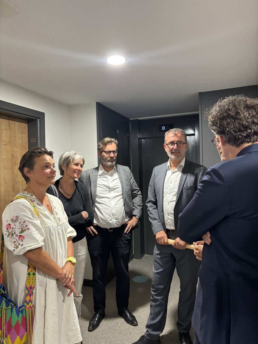 Emmanuel Capus (@emmanuelcapus) on Twitter photo Inauguration d’Accords Boisés à <a href="/Angers/">Ville d'Angers</a> aux côtés du maire <a href="/ChristopheBechu/">Christophe Béchu</a>.
Premier projet bois de cette envergure à Angers : 4 bâtiments, 70 logements, près de 950 tonnes de CO₂ stockées grâce à une structure et une enveloppe 100% bois.
Une ambition forte pour Angers. 🌍 Inauguration d’Accords Boisés à <a href="/Angers/">Ville d'Angers</a> aux côtés du maire <a href="/ChristopheBechu/">Christophe Béchu</a>.
Premier projet bois de cette envergure à Angers : 4 bâtiments, 70 logements, près de 950 tonnes de CO₂ stockées grâce à une structure et une enveloppe 100% bois.
Une ambition forte pour Angers. 🌍