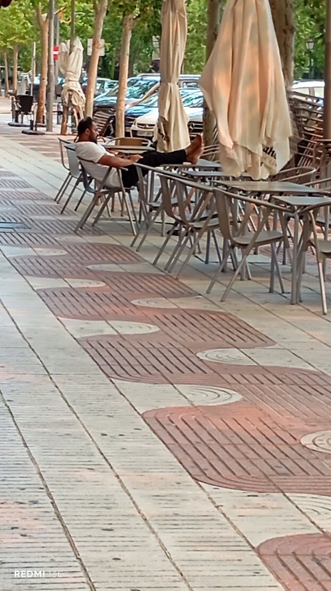 Ojo .<a href="/Hardcorcon/">Hardcorcón</a> .
Tú que eres mucho de recomendar sitios.
Este es el mío.
PANSHI, restaurante indio.
Si os habéis quedado con hambre siempre le podeis chupar los dedos a uno de los que trabajan en este sitio.
Os aseguro que no os quedáis con hambre👇