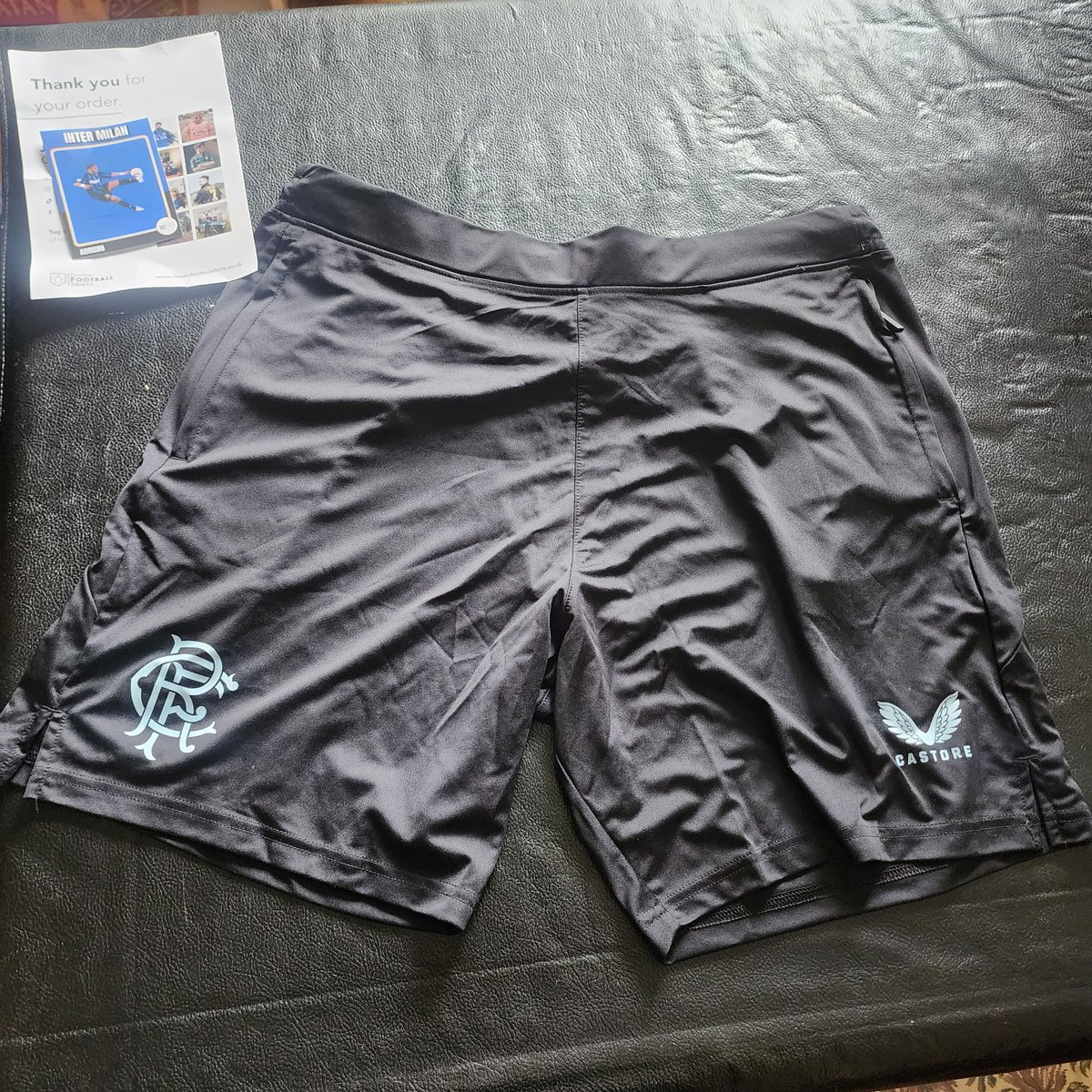 baldi95_'s tweet photo. Training Shorts, Pre-Match pants y Rain Jacket, todo top de calidad, vamos Castore! En 5 días en casita! Gracias @GorrasCavs
Primera compra en CFS!
La campera la pedí XL, apenas la abrí dice talle M y me quería morir, pero parece que es un error de impresión pq me queda joya https://t.co/rjKyS2MRUS