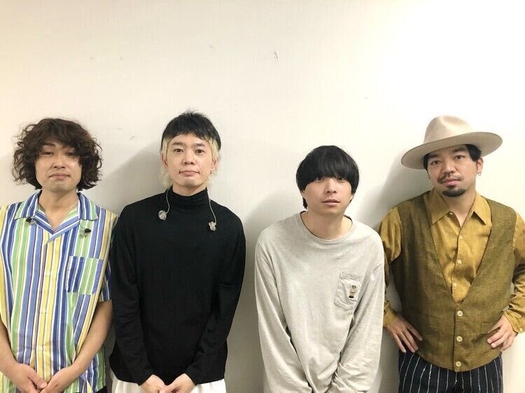 左から
校長、新任教師、小5、教頭
です