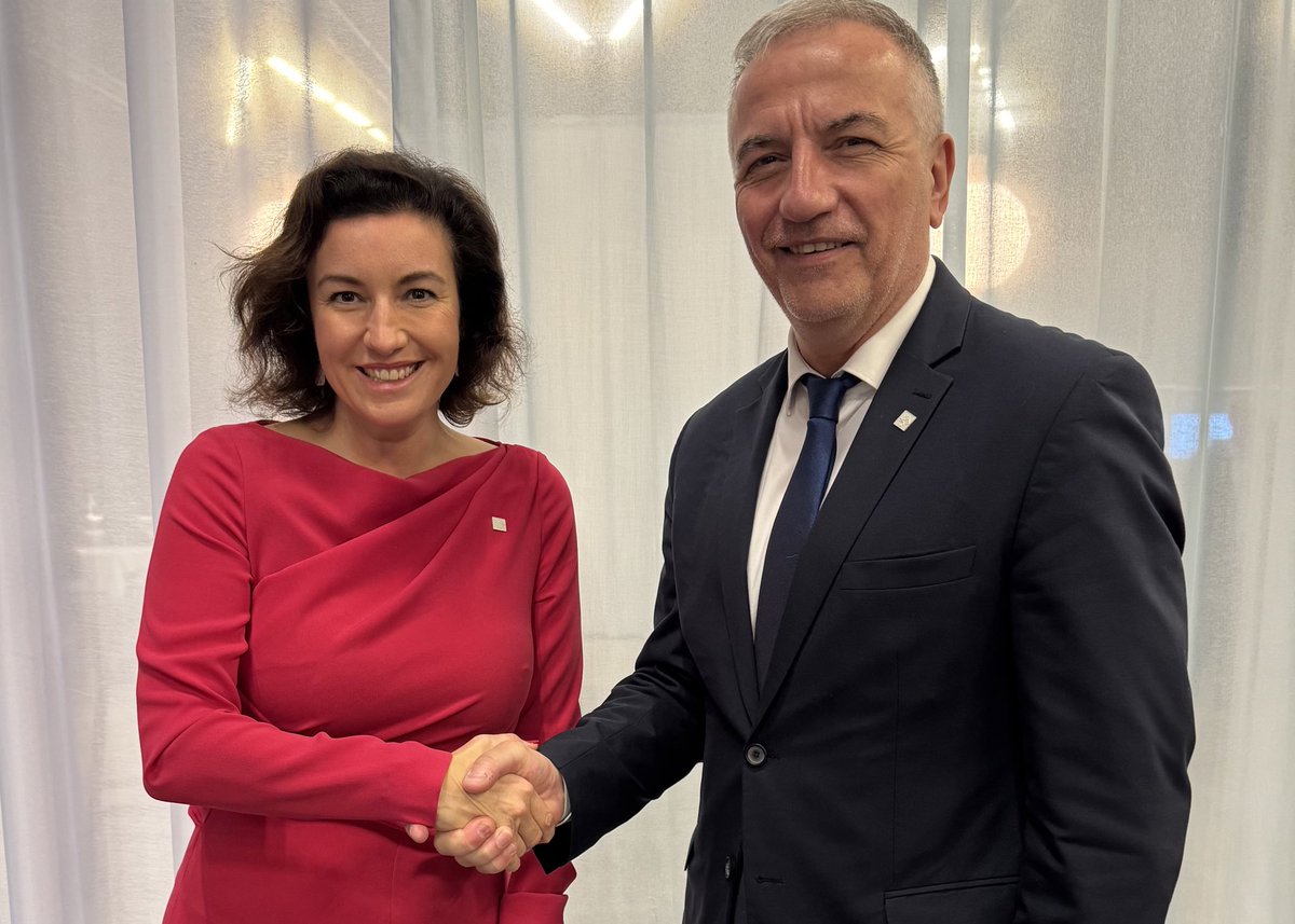 bmftr_bund's tweet image. #HorizonEurope bleibt eigenständig & wird mit dem neuen #CompetitivenessFund verzahnt – ein starkes Signal: Forschung sichert Wettbewerbsfähigkeit in 🇪🇺. Die Initiative von BM @dorobaer & ihrer 🇪🇸 Kollegin unterstützen 9 weitere Minister. Austausch dazu auch mit 🇬🇷 @kalafatis_st.
