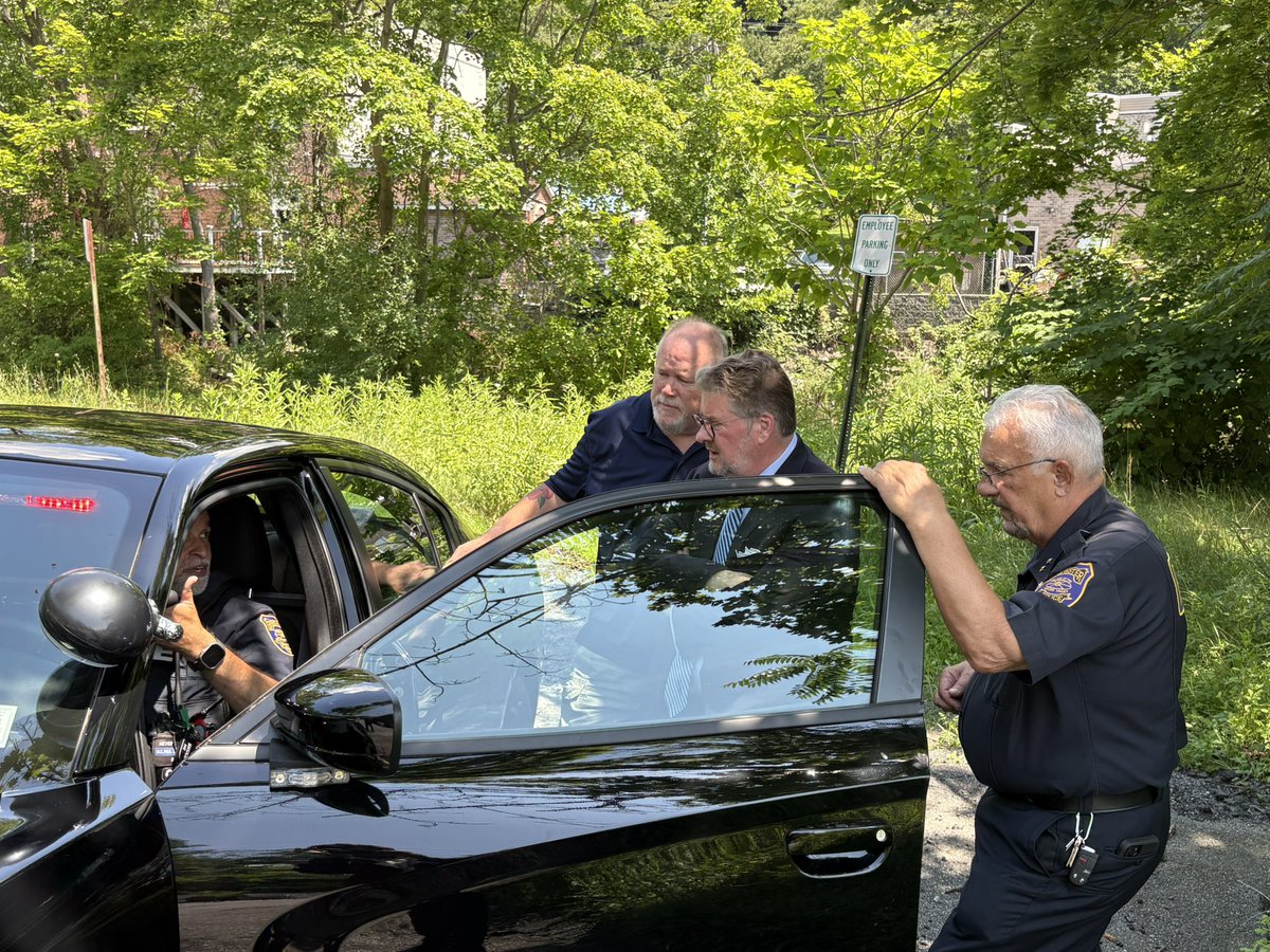 SenatorHarckham's tweet image. I was thrilled to help the Village of Brewster secure a new police vehicle with $50K in state funding I obtained.
This marks the third vehicle I've delivered since taking office—an investment in public safety and the officers who keep our community safe.