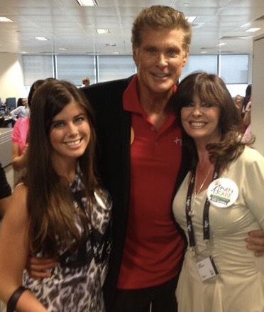 vickimichelle's tweet image. Happy Birthday Gorgeous David Hasselhof. Fab actor, Lovely man. Great memory @BGCCharityDay with Louise. Loved him in panto with Biggins and of course Knight Rider. @DavidHasselhoff #Baywatch #Chicago #TheProducers @onebiggins #JekyllandHyde @BGT @little_loubas #thursdayvibes