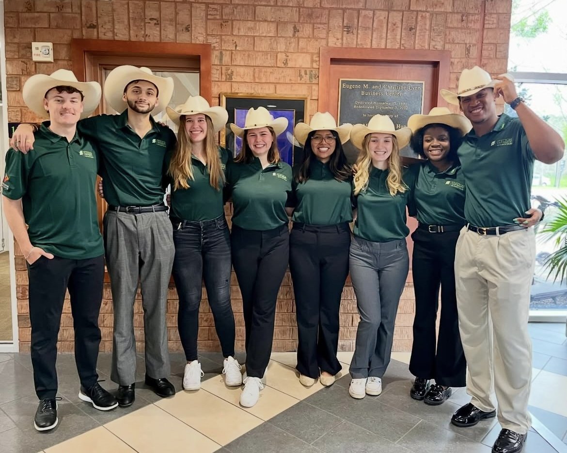 StetsonU's tweet image. Congratulations to our students in the School of Business of Administration, earning national recognition for our hands-on experiential learning programs!
Read More: bit.ly/4lRbW4n
#GoHatters | #StetsonU