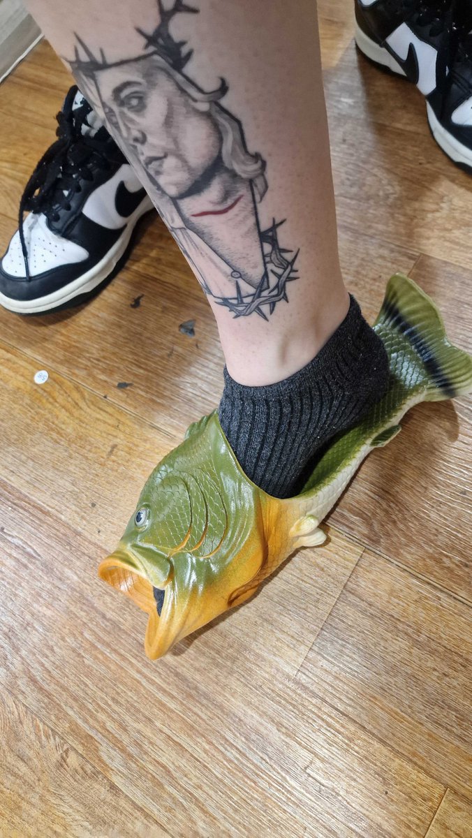 AquariumTiny's tweet image. business expense??????? 👀