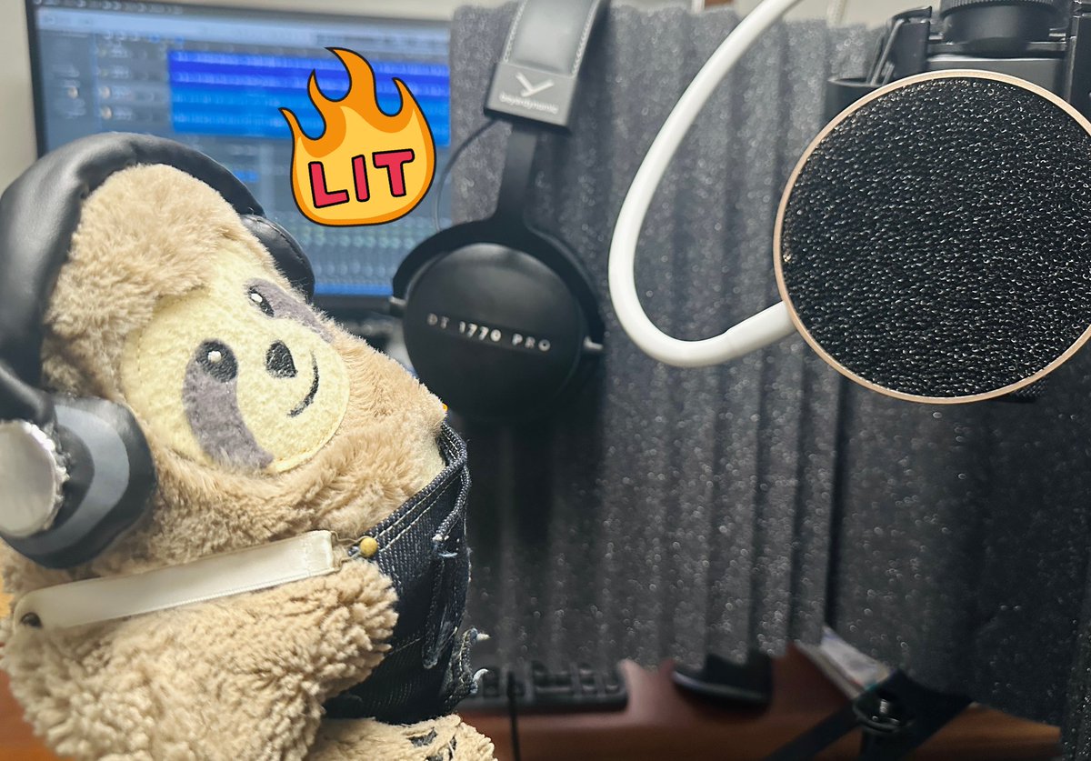 toru_hongo's tweet image. ボーカル録り&コーラスのメロディを制作中🎤
#LogicProX #DTM #レコーディング #REC #新曲 #監督🦥