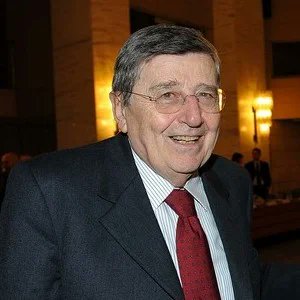 Esami facili, condannati l’ex ministro Vincenzo Scotti e altri sei agenziaimpress.it/esami-facili-c…