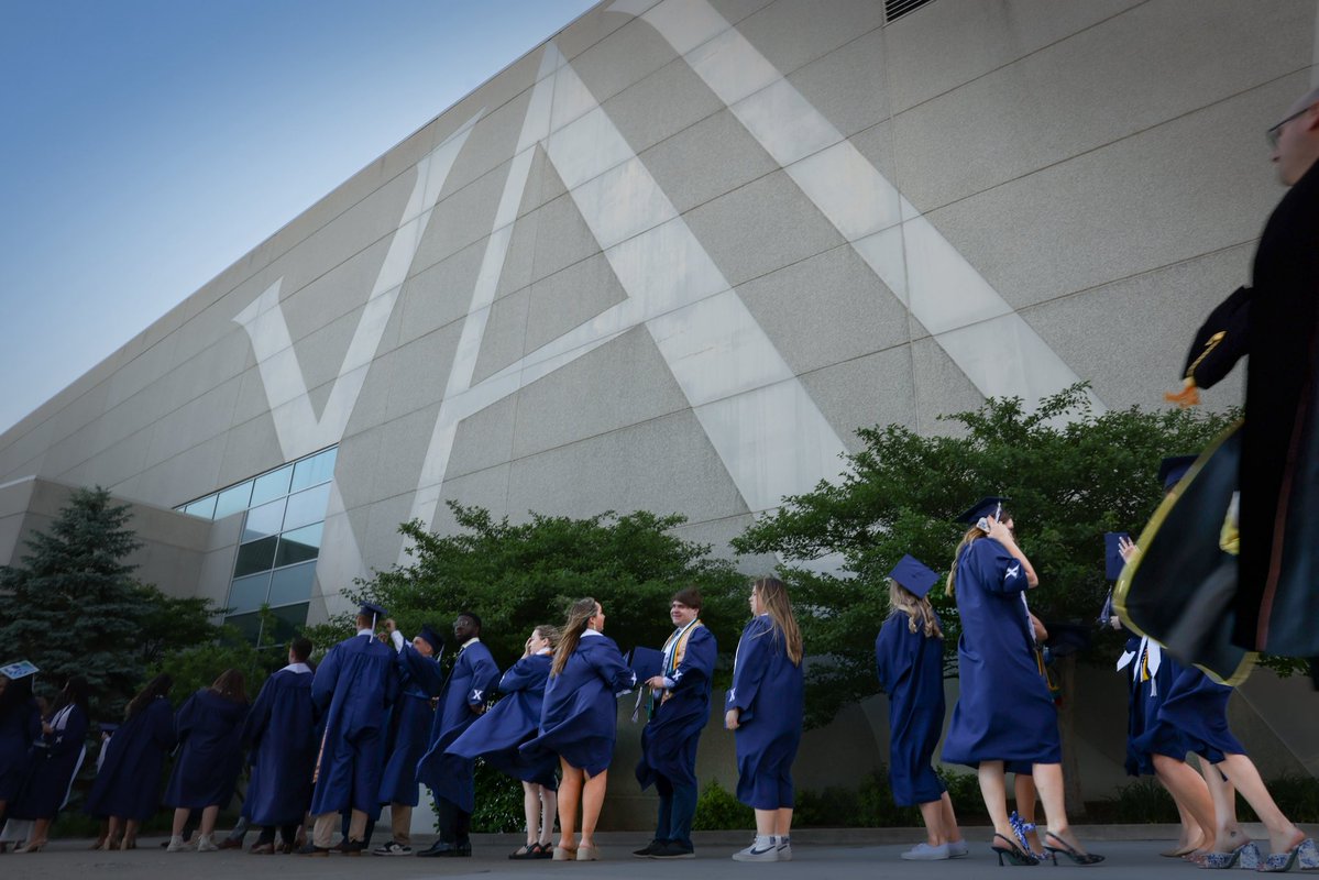XavierU's tweet image. 2 months since these Musketeers walked across the stage to begin their next journeys. Less than a month until the Class of 2029 begins theirs.