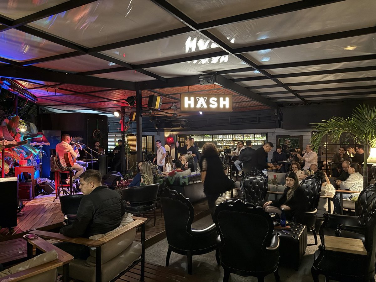 Medellín Blockchain (@medellinblock) on Twitter photo Celebremos los 10 años de <a href="/ethereum/">Ethereum</a> este 30 de julio en @hashhouseclub en un meetup lleno de muchas sorpresas🔥🎉
Sponsors y aliados: <a href="/ETHGlobal/">ETHGlobal</a> <a href="/Celo_Col/">Celo Colombia ◘</a> <a href="/MentoLabs/">Mento (fx/acc)</a> <a href="/TuCopFinance/">TuCop</a> <a href="/growthepie_eth/">growthepie 🥧📏</a> <a href="/ethmedellin/">ETH Medellín</a> <a href="/CriptoCafecito/">Cripto Cafecito</a>
Brindemos por una década de descentralización🥂⬇️ Celebremos los 10 años de <a href="/ethereum/">Ethereum</a> este 30 de julio en @hashhouseclub en un meetup lleno de muchas sorpresas🔥🎉
Sponsors y aliados: <a href="/ETHGlobal/">ETHGlobal</a> <a href="/Celo_Col/">Celo Colombia ◘</a> <a href="/MentoLabs/">Mento (fx/acc)</a> <a href="/TuCopFinance/">TuCop</a> <a href="/growthepie_eth/">growthepie 🥧📏</a> <a href="/ethmedellin/">ETH Medellín</a> <a href="/CriptoCafecito/">Cripto Cafecito</a>
Brindemos por una década de descentralización🥂⬇️