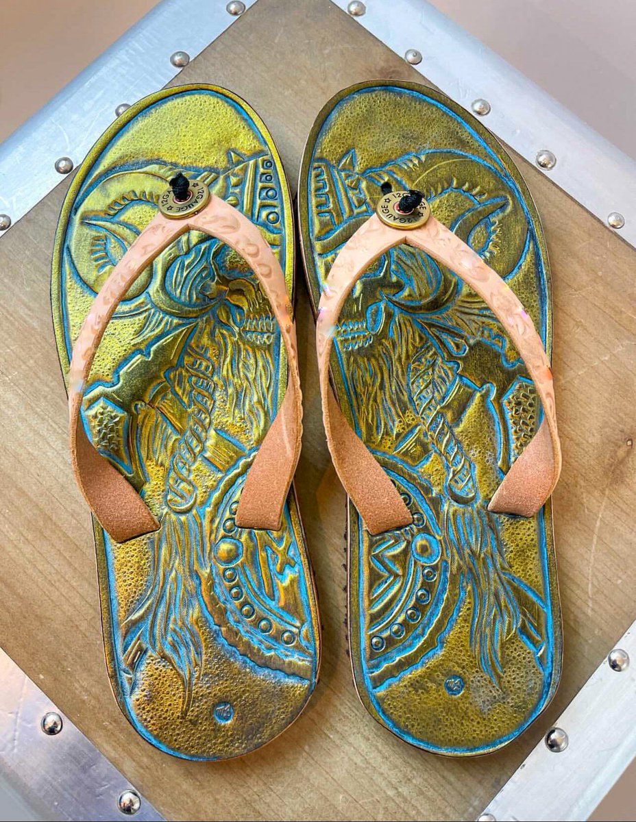 mbleathers's tweet photo. made some custom flip flops
1. black ethically sourced alligator
2 &amp; 3 hand tooled and hand painted

shop https://t.co/ei8W6m0t5k https://t.co/XPxustcr84
