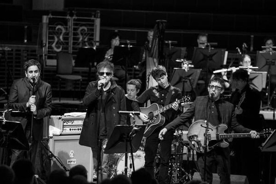 Lightning_Seeds's tweet image. One night in Hope Street with the Royal Liverpool Philharmonic Orchestra and our good friends Terry Hall, Ian McCulloch and Sean Payne. Here we are performing a cover of Lou Reed’s “Perfect Day”. #tbt