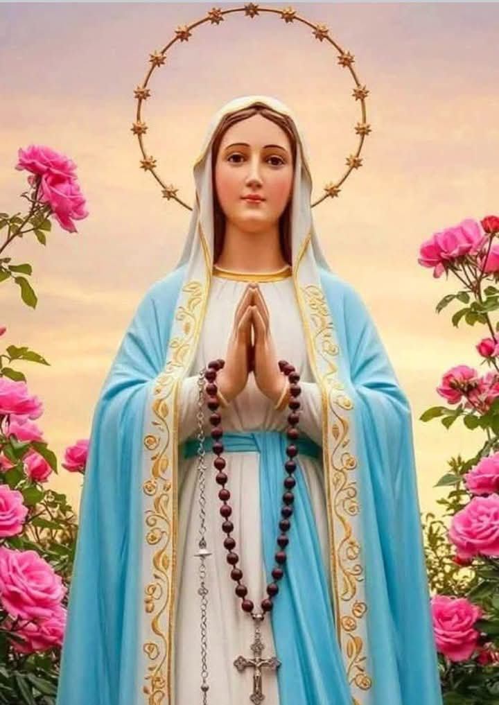AlesandroJR's tweet image. ROZARI TAKATIFU, ALHAMISI (MATENDO YA MWANGA)
1. Yesu anabatizwa mto Yordani. - Tumwombe Mungu atujalie uaminifu kwa ahadi zetu za ubatizo
2. Yesu anageuza maji kuwa Divai huko Kana.
- Tumwombe Mungu atujalie kuukoleza ulimwengu kwa chachu ya Injili.
3. Yesu anatangaza Ufalme…