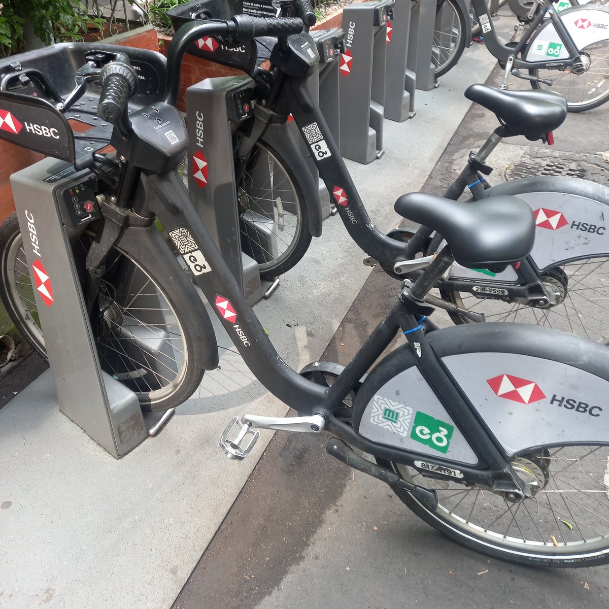 PASAL18's tweet photo. Que pasa @ecobici ya deje anclada la bici y sigue el contador de uso, ahí se los dejo para q b9 vayan a cobrarme de más https://t.co/3dq7iH4FSV