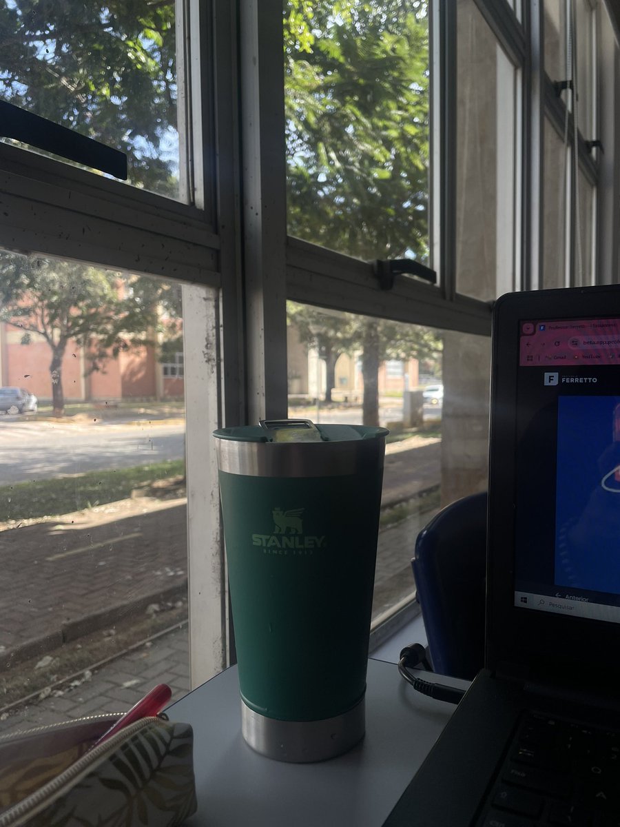 estudando hoje na federal que meu namorado estuda enquanto ele está em prova 🤏🏻
eu amo esse campus