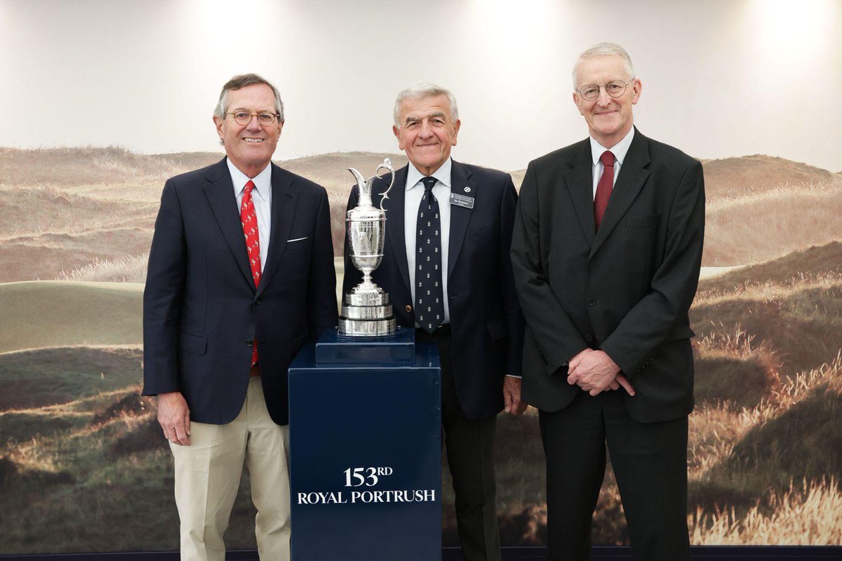 NIOgov's tweet image. ⛳ Secretary of State for Northern Ireland @hilarybennmp has visited the 153rd Open at Royal Portrush, and welcomed the significant economic benefits it will bring to Northern Ireland.
He congratulated organisers on delivering this world-class event👇
gov.uk/government/new…