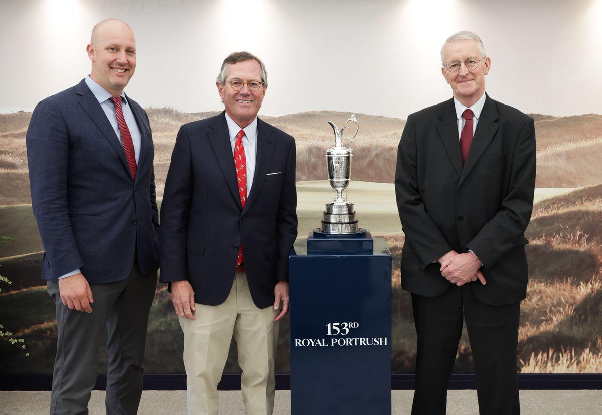 NIOgov's tweet image. ⛳ Secretary of State for Northern Ireland @hilarybennmp has visited the 153rd Open at Royal Portrush, and welcomed the significant economic benefits it will bring to Northern Ireland.
He congratulated organisers on delivering this world-class event👇
gov.uk/government/new…