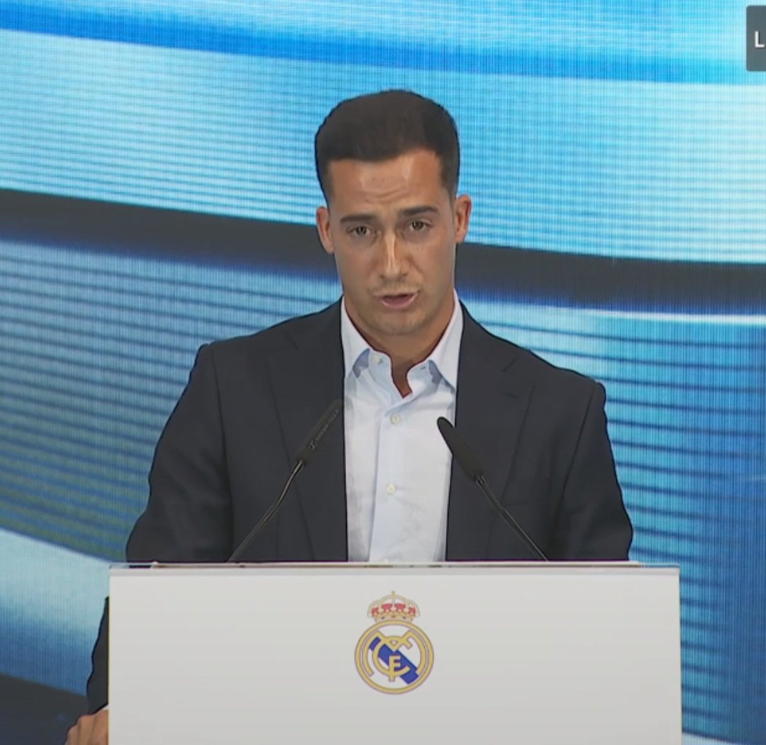 لاعب من جيل ثلاثية الأبطال التاريخية مهما كانت قيمته الفنيه .. شكرًا فاسكيز على كل لحظه جميلة شاركت فيها 🤍