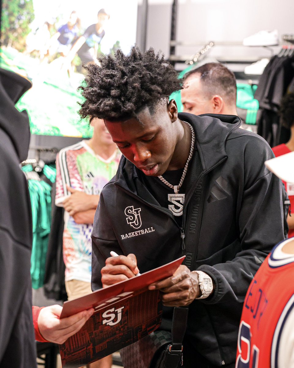 StJohnsBBall's tweet image. Shoutout to Johnnie Nation for coming out to the @adidas Launch Event last night! 🔥🏀
#RedStorm