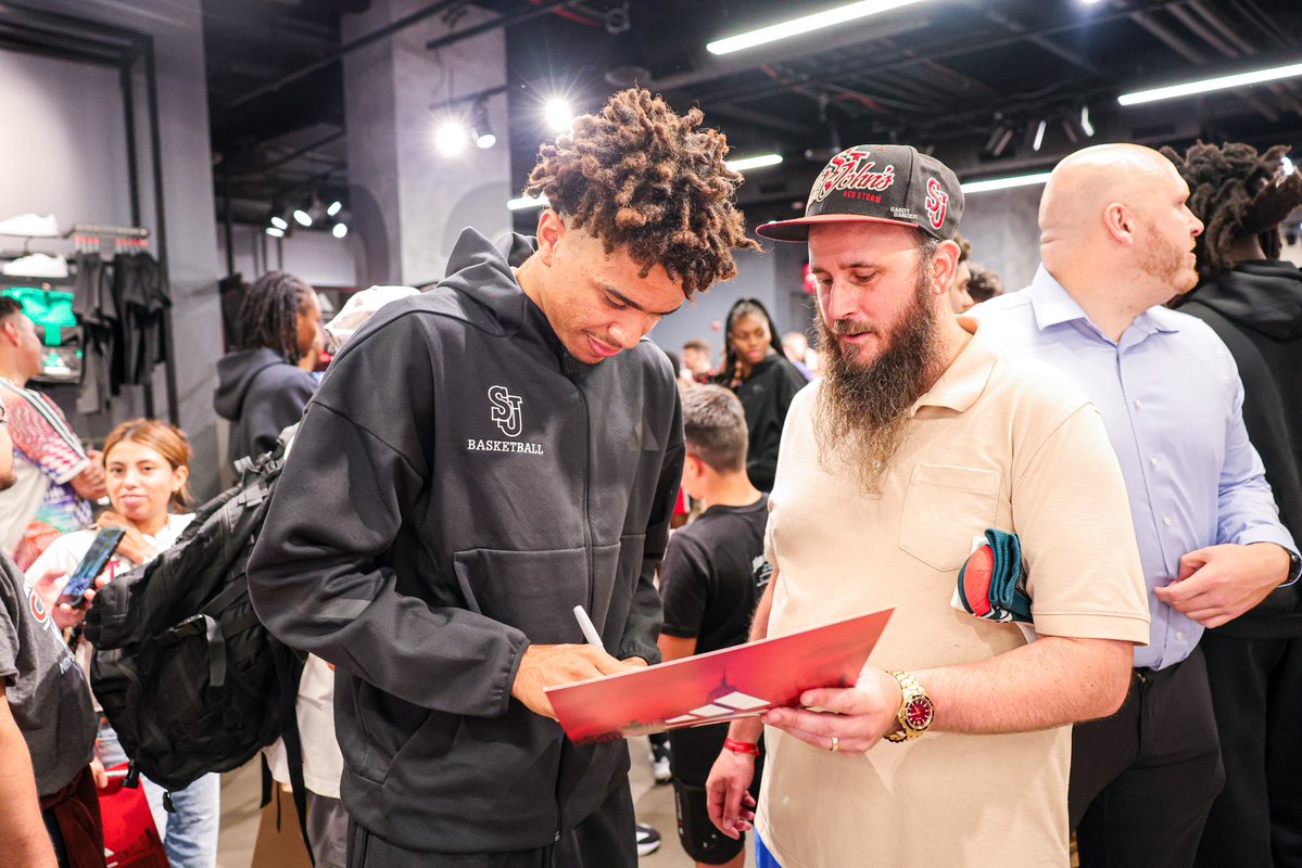 StJohnsBBall's tweet image. Shoutout to Johnnie Nation for coming out to the @adidas Launch Event last night! 🔥🏀
#RedStorm