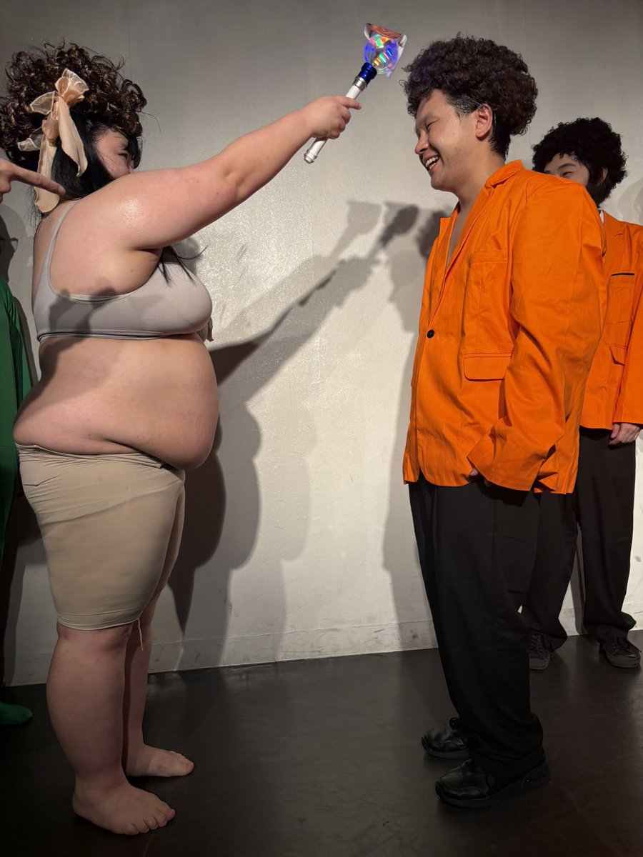 ms_k37p's tweet image. カナメストーンになるライブなのに植田さんはずっと植田さんだったwwwお腹に十字架書かれて笑い崩れる小田さん、イクちゃんとのよくわかんない時間、最後も自由な小田さん🥹変なライブだった！笑  キングオブコントみんなでお祝い🫶　#オダウエダ