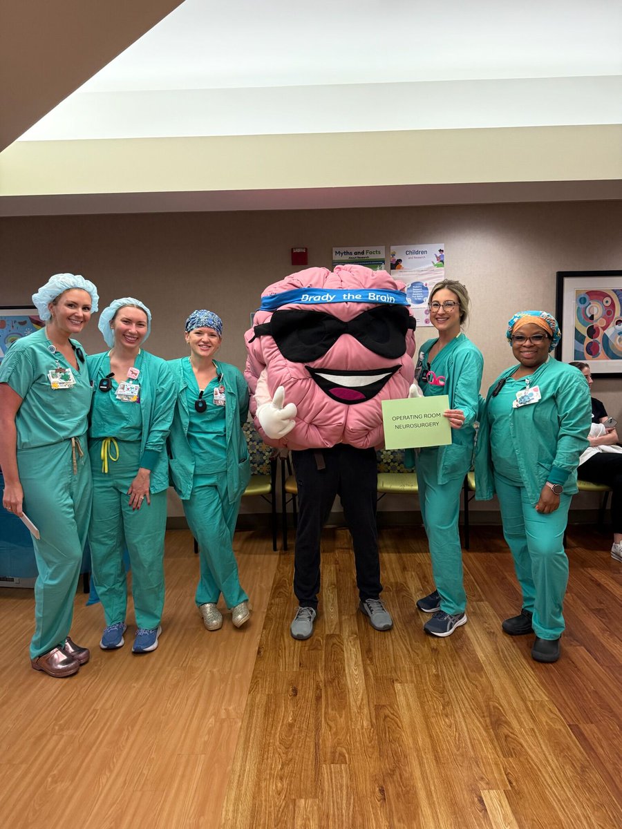 Brady the Brain brought big smiles to the Spina Bifida Clinic at Levine Children’s! 🧠💙 Need expert neurosurgical care? Schedule online today and meet the team behind the mascot: bit.ly/41yXOWq

#CNSAcares #BradyTheBrain #Neurosurgery #PediatricCare