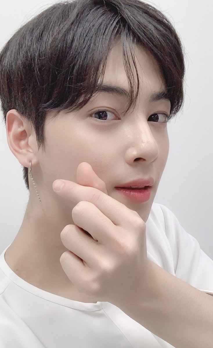 My YouTube channel about Eunwoo has reached 600k subscribers. This is a small gift for my big love before he enlists 💙 Take care and stay happy, 18 months will fly by. We’ll be right here waiting for you. Love you 🐻

#CHAEUNWOO #차은우
