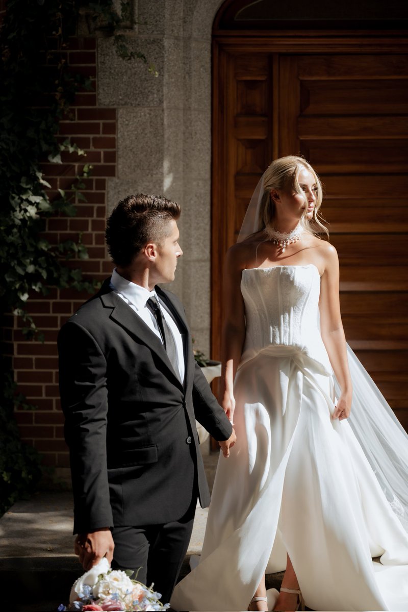AllOutEvent's tweet image. Us? Obsessing over the details?? Always!😍✨️ Especially when they're as stunning as these🧡
.
(Tags from Insta)
Photographer: beccaphoto
Host: jennypearlphotography
Dress: reneeatelierbridal 
Model Couple: utah.couplemodel
Venue: thenorthamptonhouse 
Draping and lighting:…